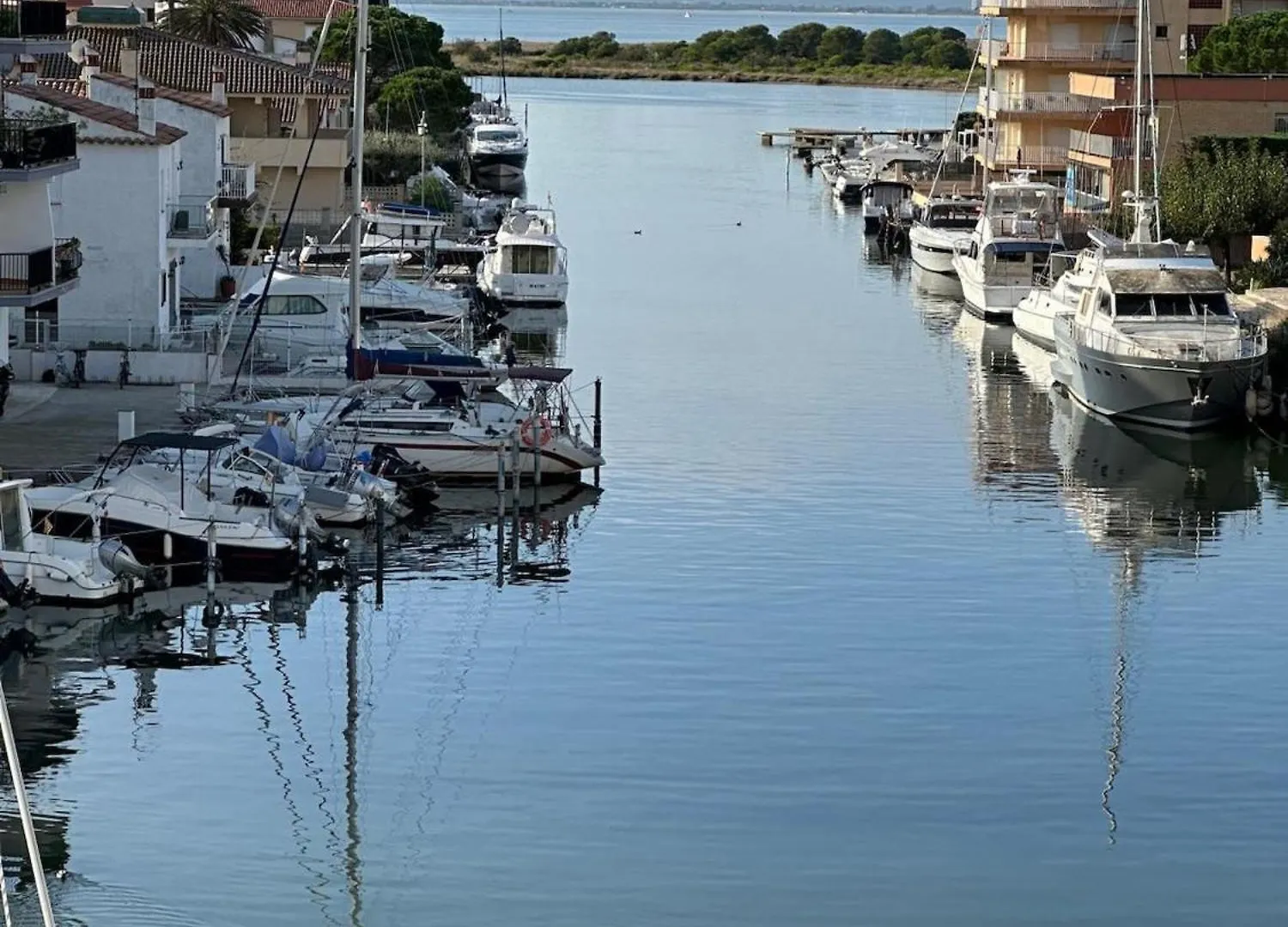 Precioso Apartamento Con Vistas Canal Cerca Playa Av-62 Roses